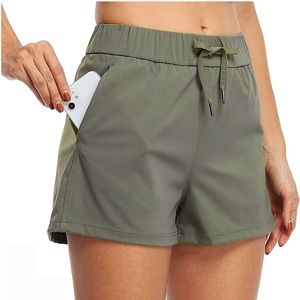 Lululemon On The Fly shorts 2.5 inch sage green softstreme sz 10